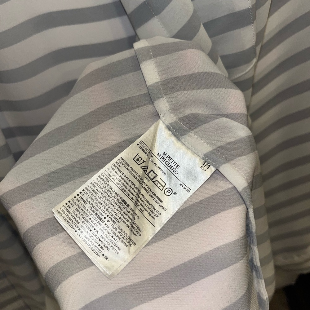 Petite 🍌 Banana Republic Button Down - Picture 10 of 13